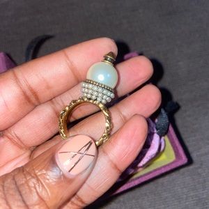 Gucci Stud Pearl Antique Gold Ring